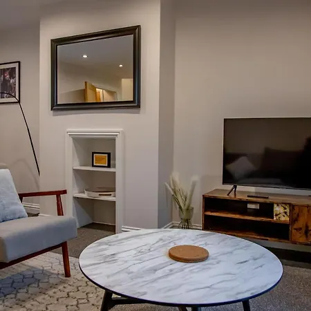 Bristolshortstays - Kingswood Apartment